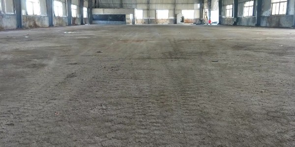 混凝土地面起灰难解决？青岛坤尚地坪凝土硬化剂轻松搞定